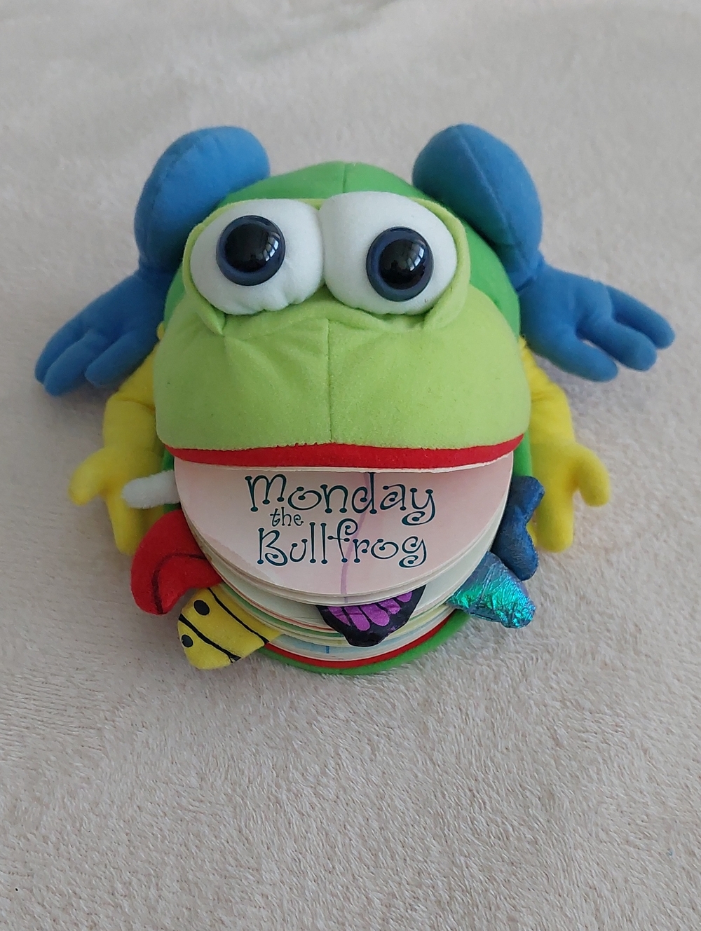 MONDAY the BULLFROG: A Huggable Puppet Book About the Days of the Week NWOT